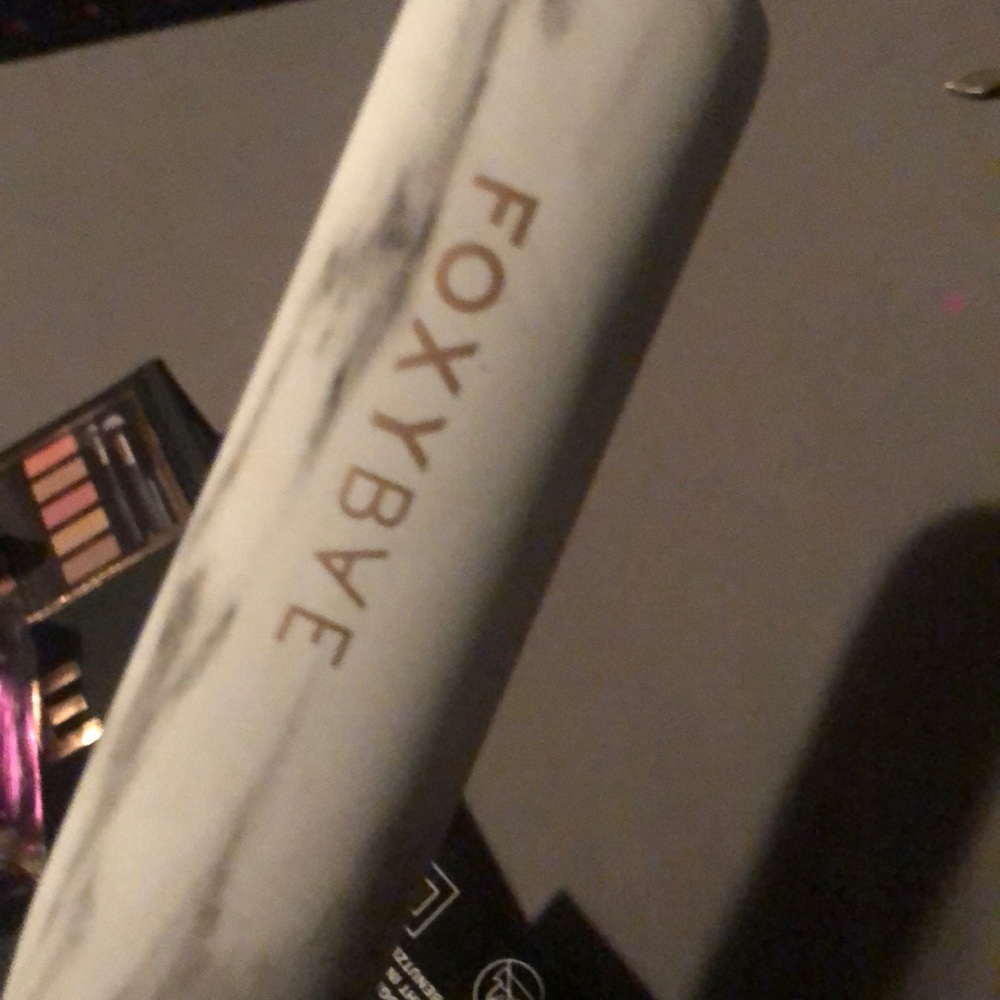 Women’s hair straightener